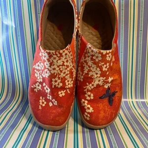 UIN Orange Floral Slip-On Loafers